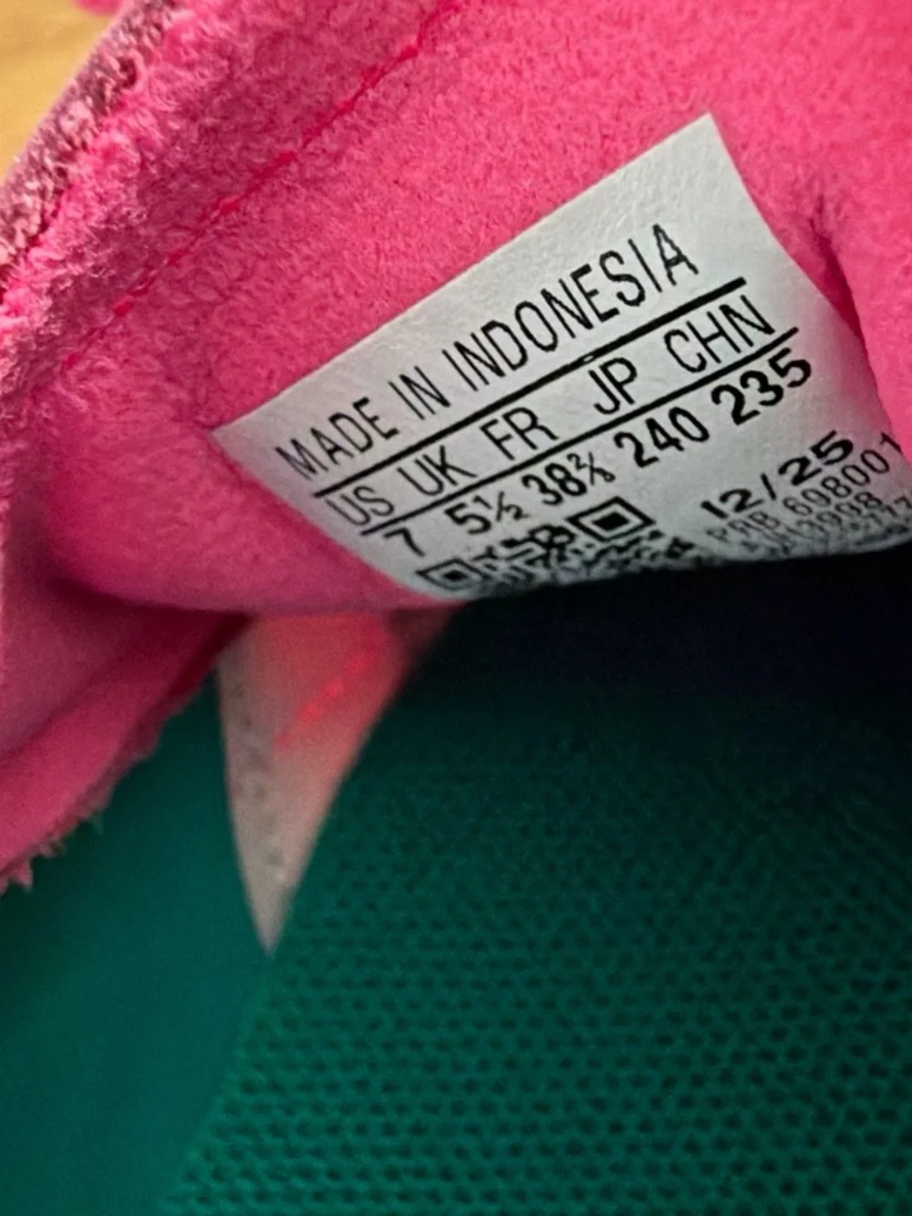 NWT Adidas Originals Women’s Tokyo Shoe Pink and Teal SIZE 7